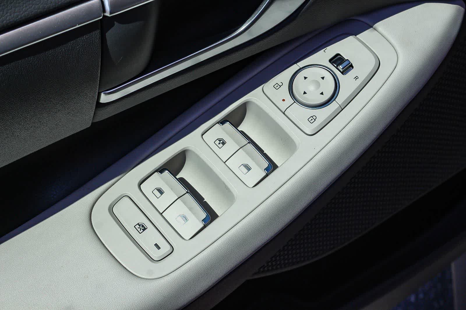 New 2025 Hyundai Sonata SE FWD image 23