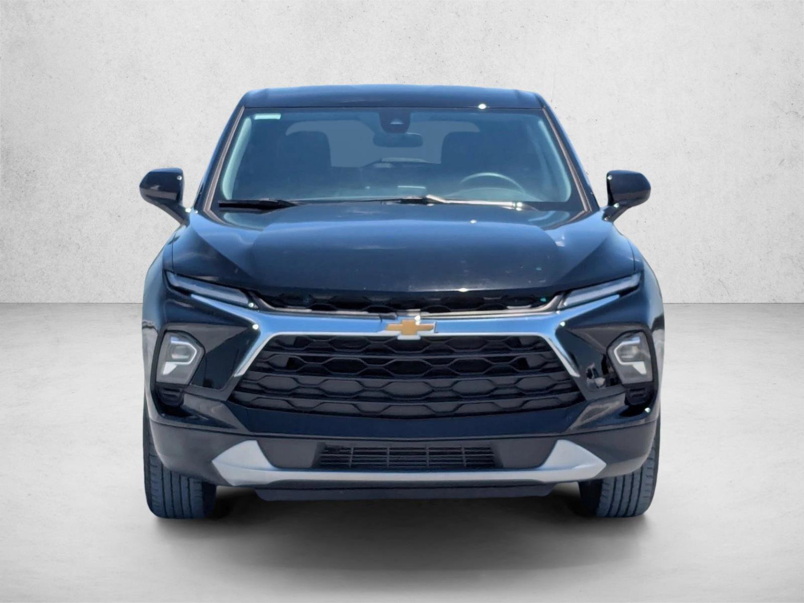 Used 2023 Chevrolet Blazer LT FWD image 2