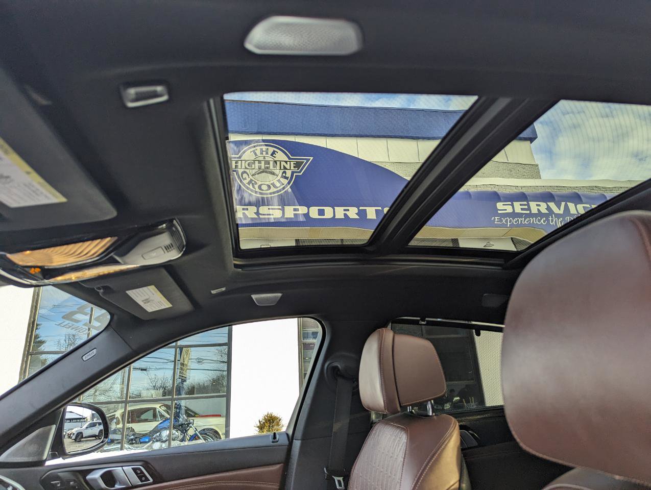 Used 2023 BMW X6 M50i w/ Executive Package image 28