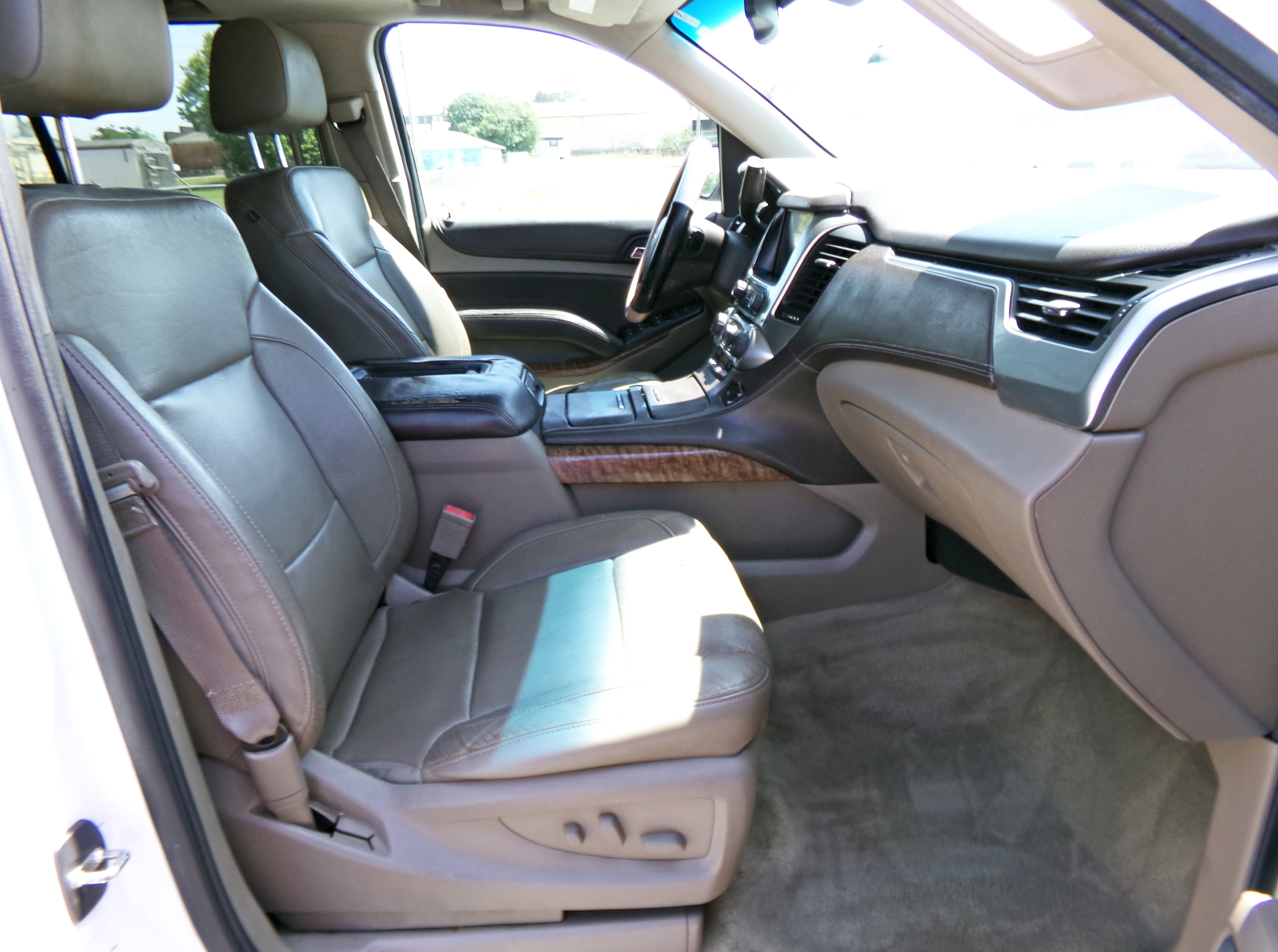 Used 2015 Chevrolet Suburban LTZ RWD image 17