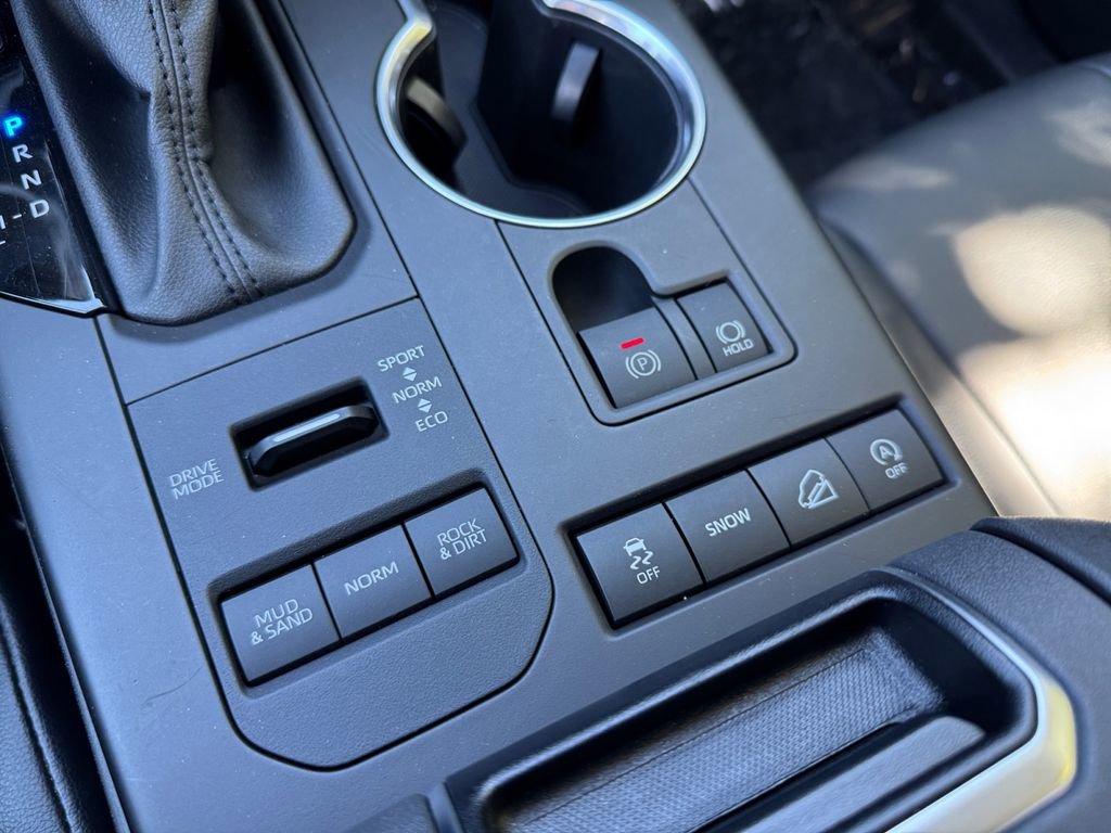 Used 2021 Toyota Highlander XLE AWD/4WD image 31