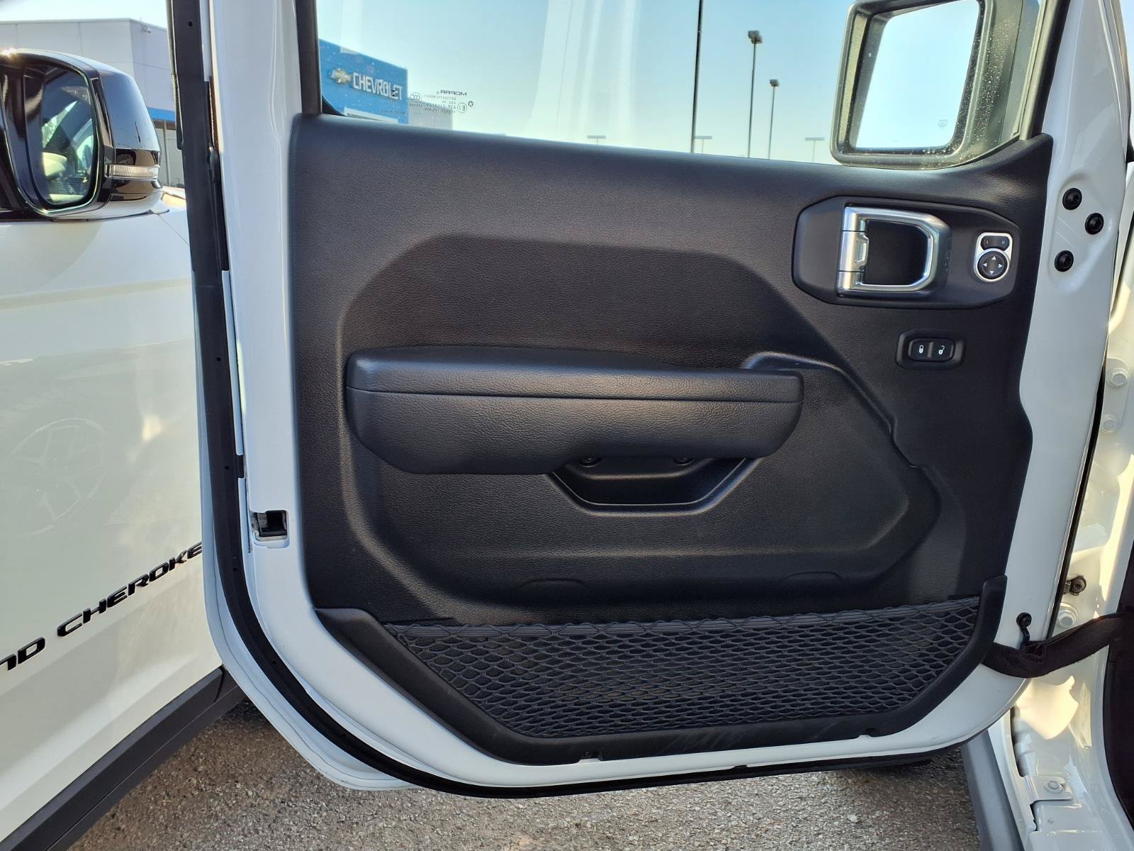 Used 2025 Jeep Wrangler Unlimited Rubicon w/ Convenience Group AWD/4WD image 16