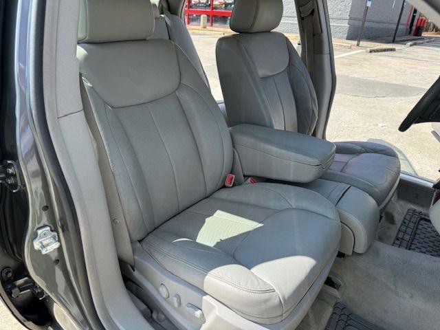 Used 2007 Cadillac DTS Luxury I w/ Trunk Convenience Package image 5