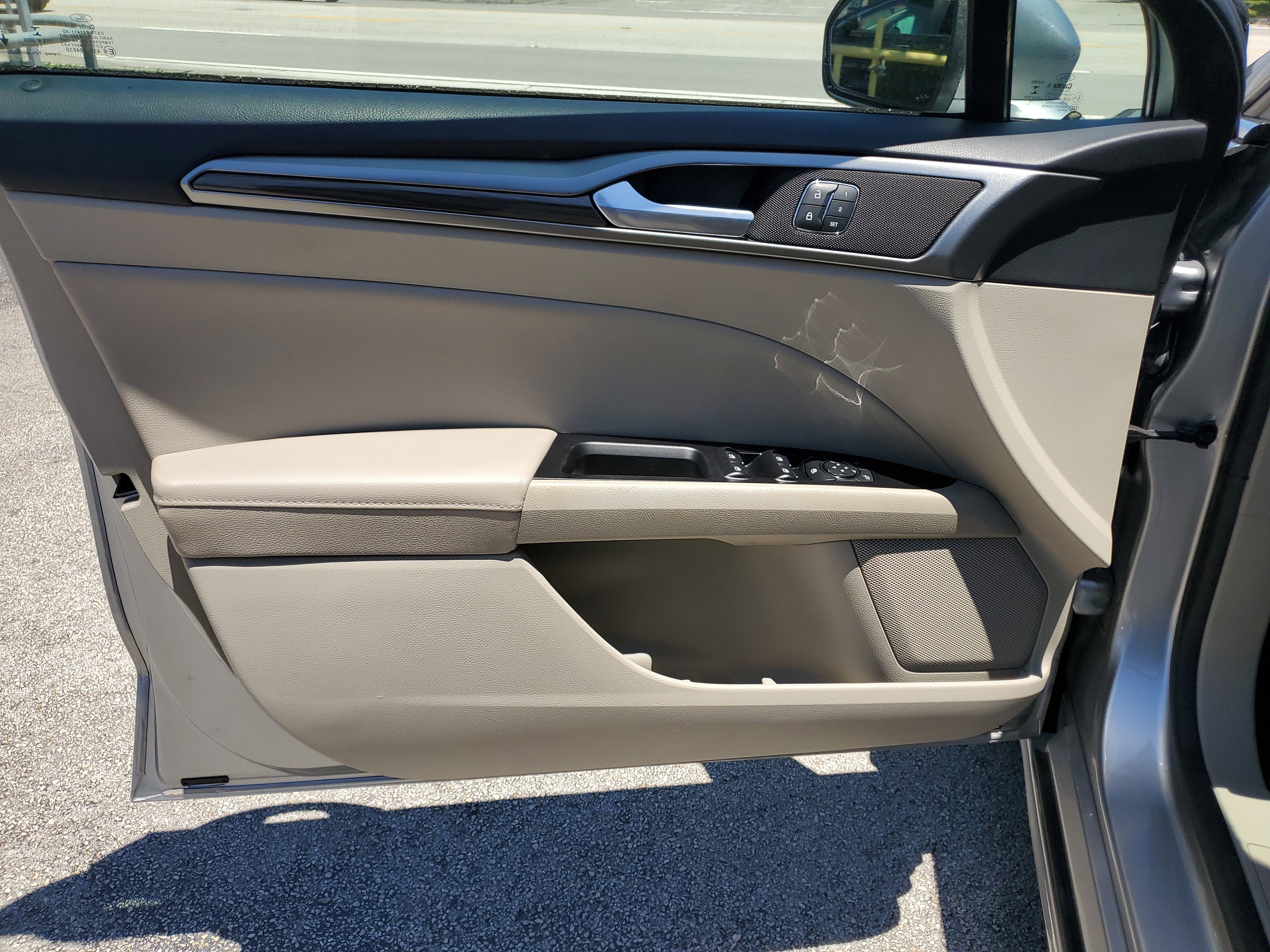 Used 2020 Ford Fusion SEL image 15