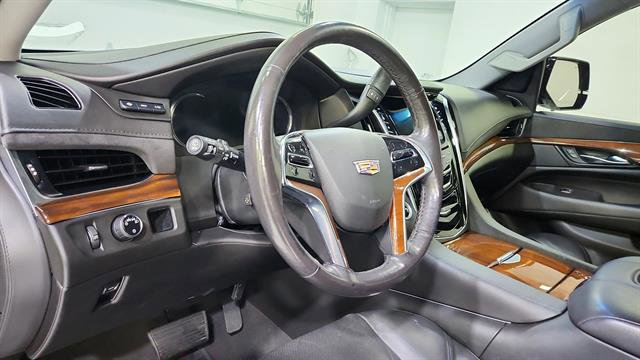 Used 2019 Cadillac Escalade Premium Luxury RWD image 11