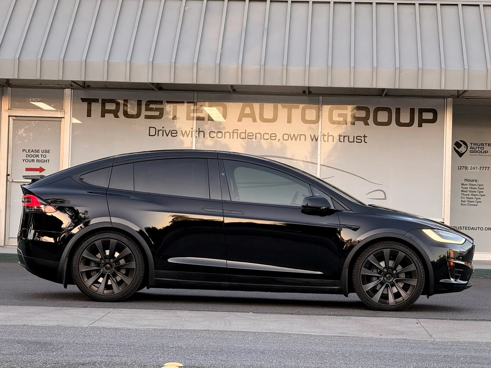 Used 2018 Tesla Model X 75D AWD/4WD image 5