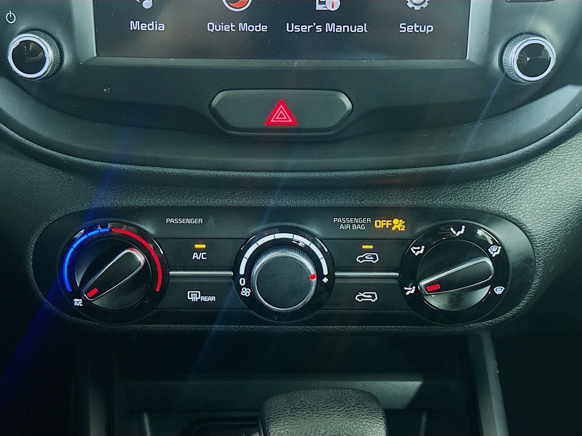 Used 2025 Kia Soul LX w/ LX Technology Package FWD image 24