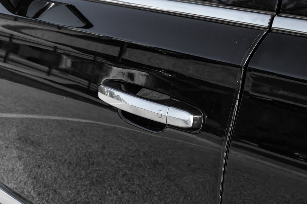 Used 2018 Cadillac Escalade Luxury RWD image 39