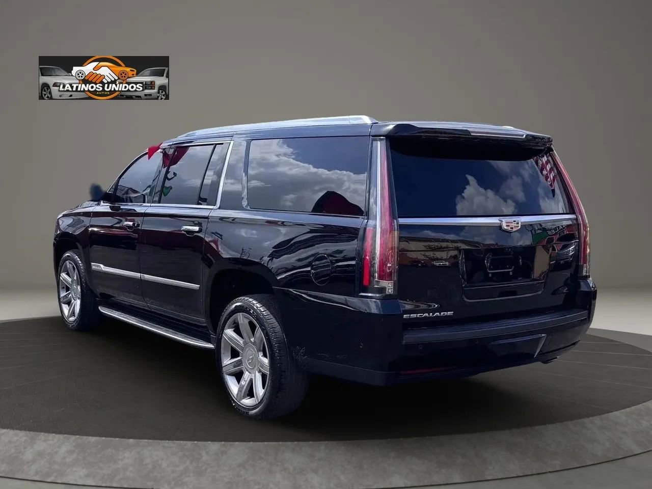 Used 2019 Cadillac Escalade ESV Luxury image 4