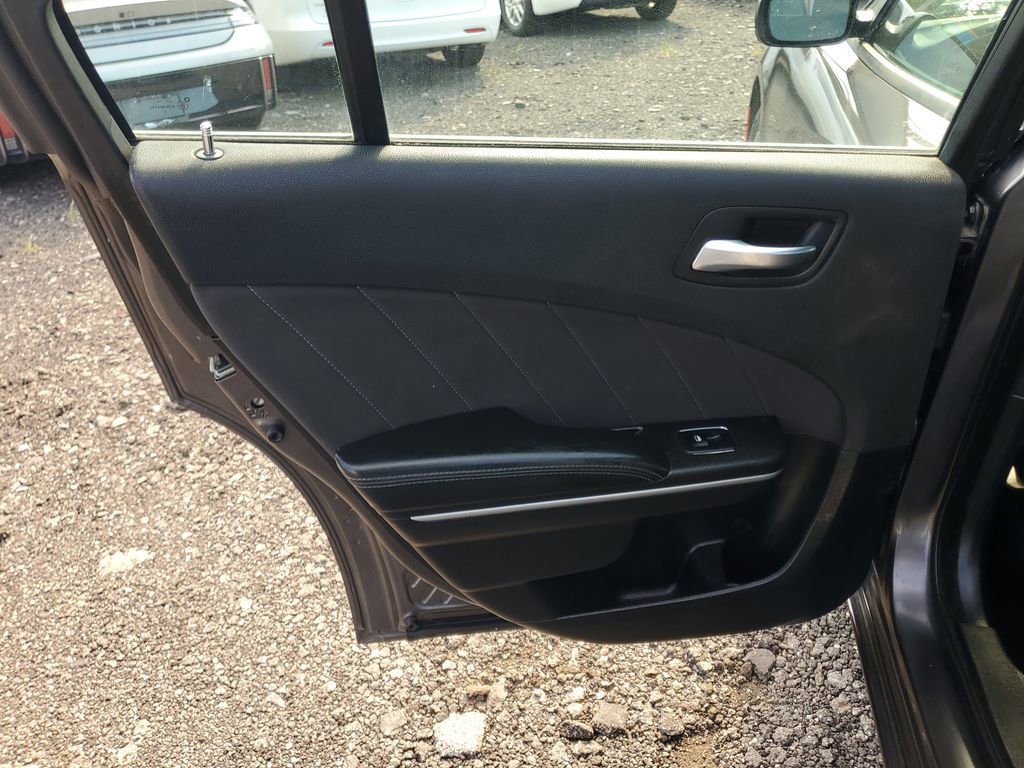 Used 2019 Dodge Charger SXT image 28