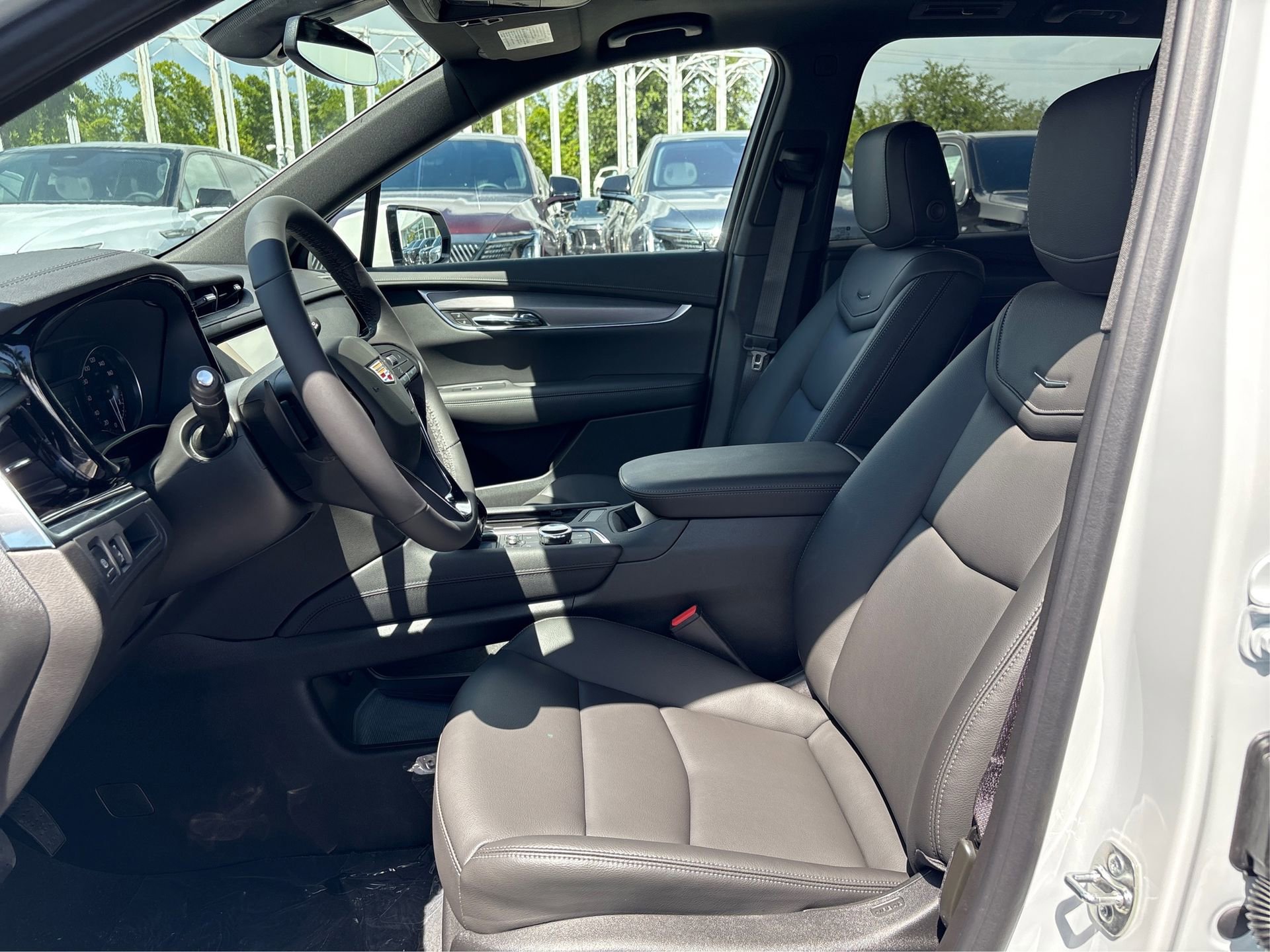 New 2025 Cadillac XT6 Luxury image 8