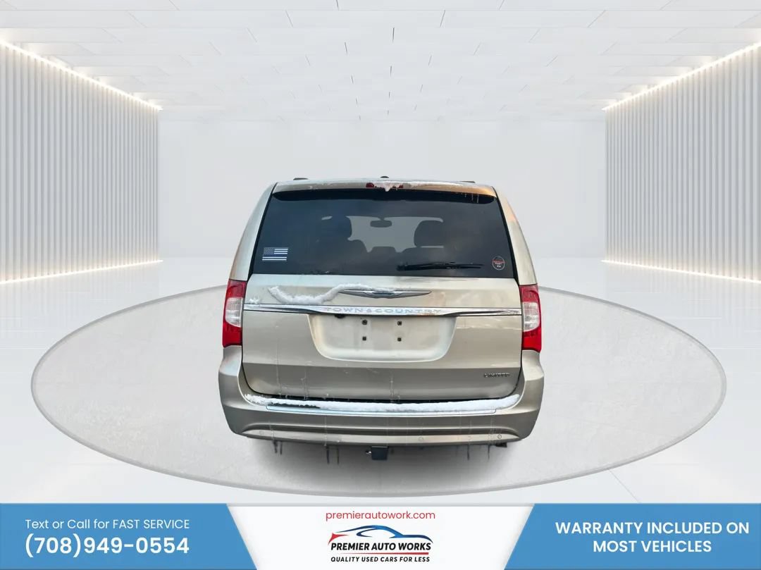 Used 2015 Chrysler Town & Country Limited Platinum FWD image 5