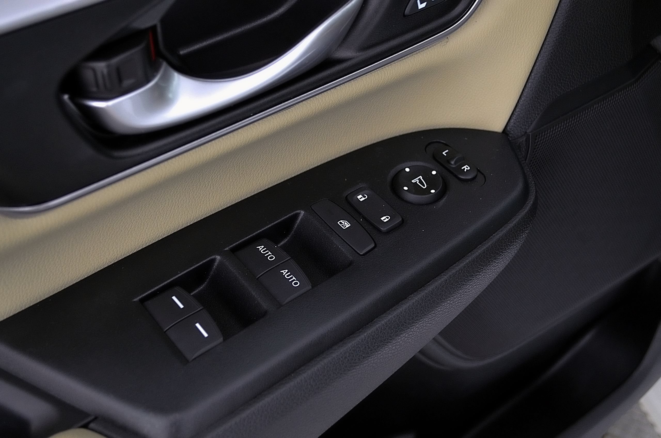 Used 2018 Honda CR-V Touring image 17
