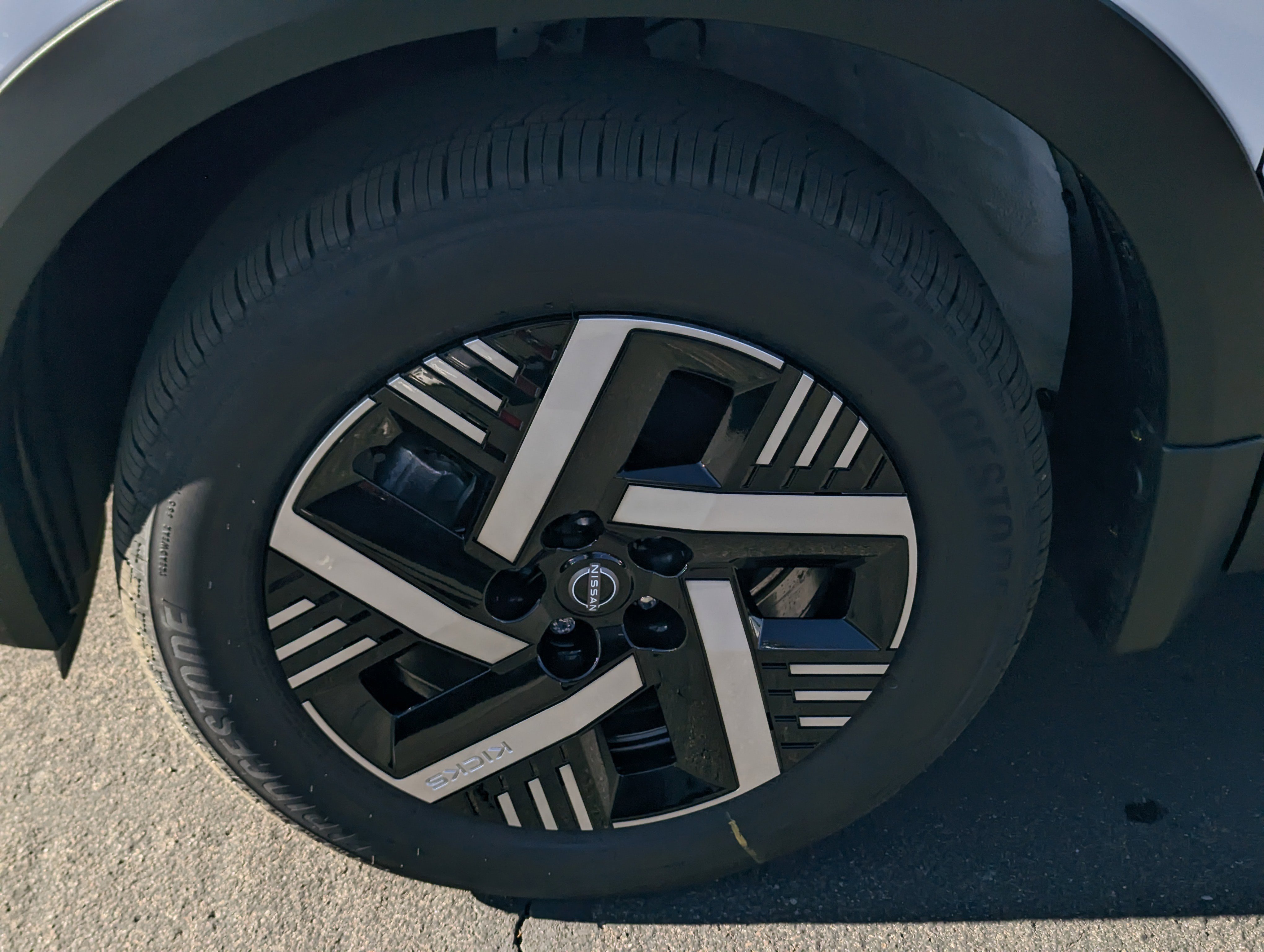 New 2026 Nissan Kicks SV image 7