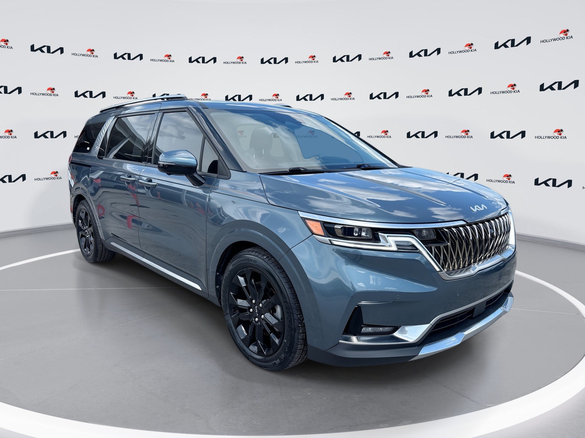 Used 2022 Kia Carnival SX Prestige FWD image 1
