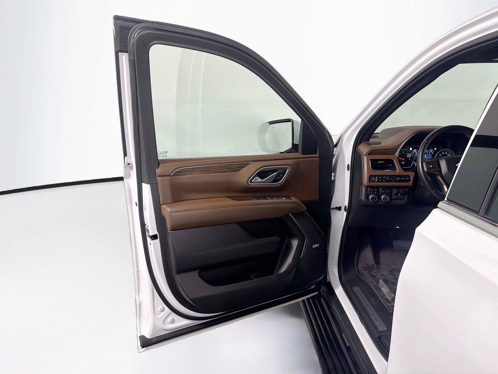 Used 2021 Chevrolet Tahoe High Country w/ Premium Package AWD/4WD image 9