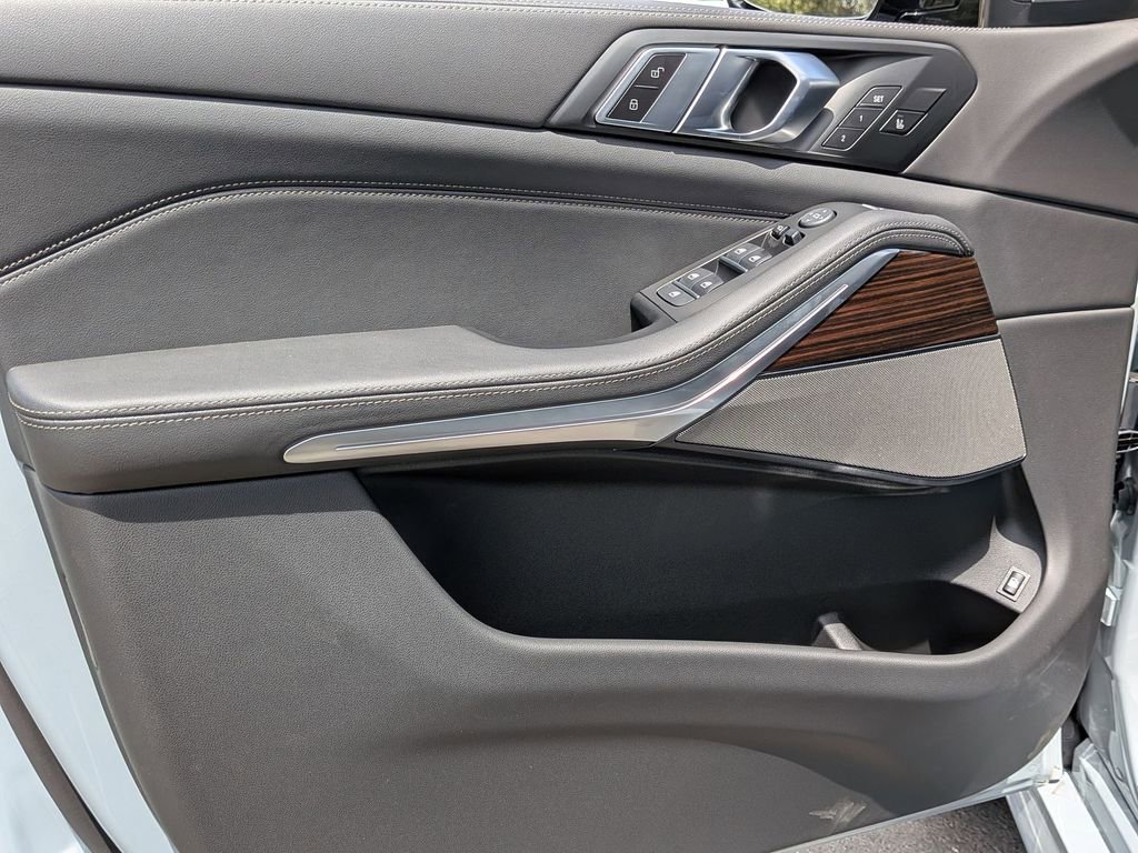 New 2026 BMW X5 xDrive50e image 13