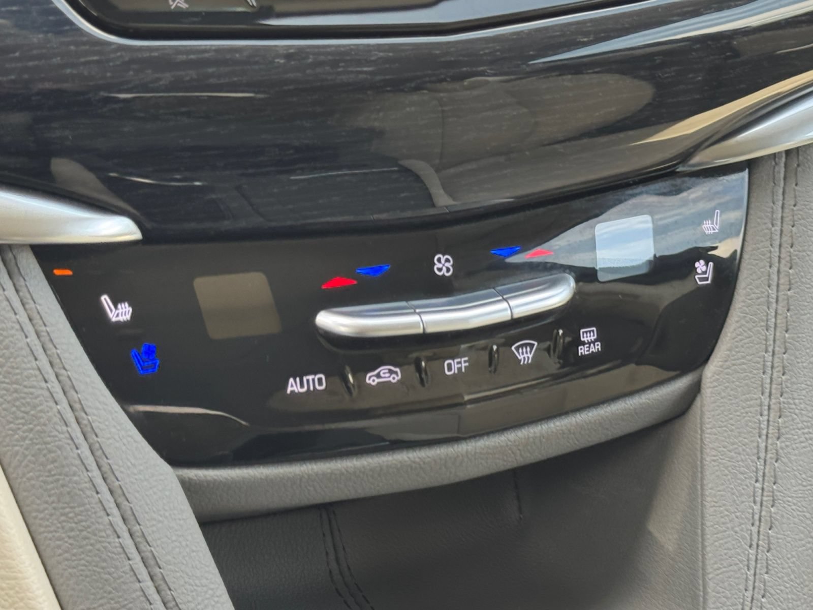 Used 2024 Cadillac XT6 Premium Luxury AWD/4WD image 31