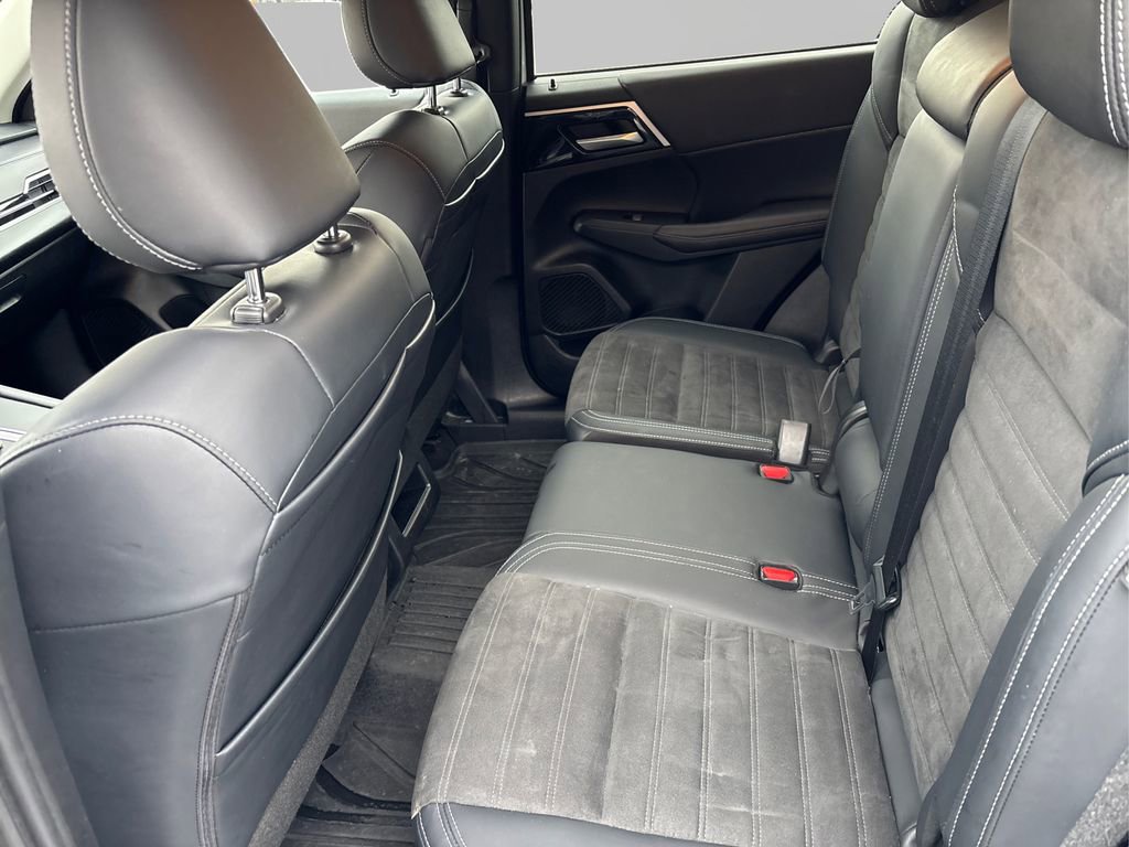 Used 2024 Mitsubishi Outlander SE image 10