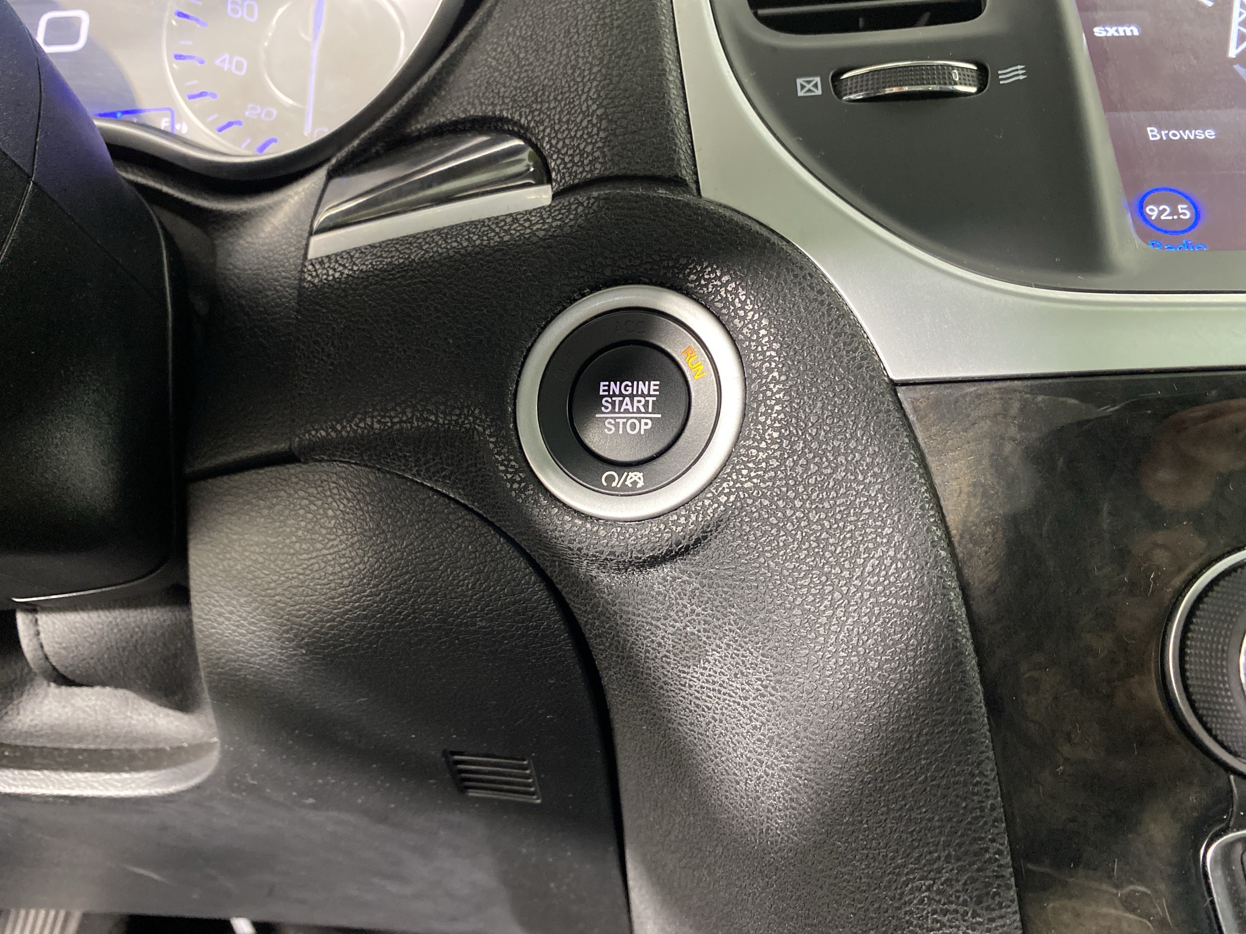 Used 2019 Chrysler 300 Limited RWD image 28