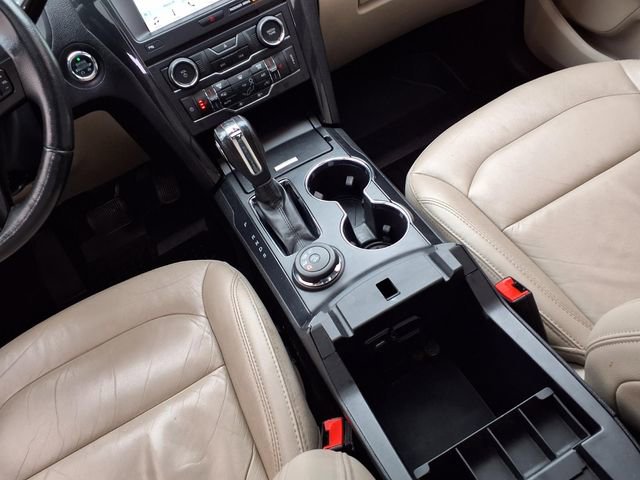 Used 2018 Ford Explorer XLT w/ Equipment Group 202A AWD/4WD image 13
