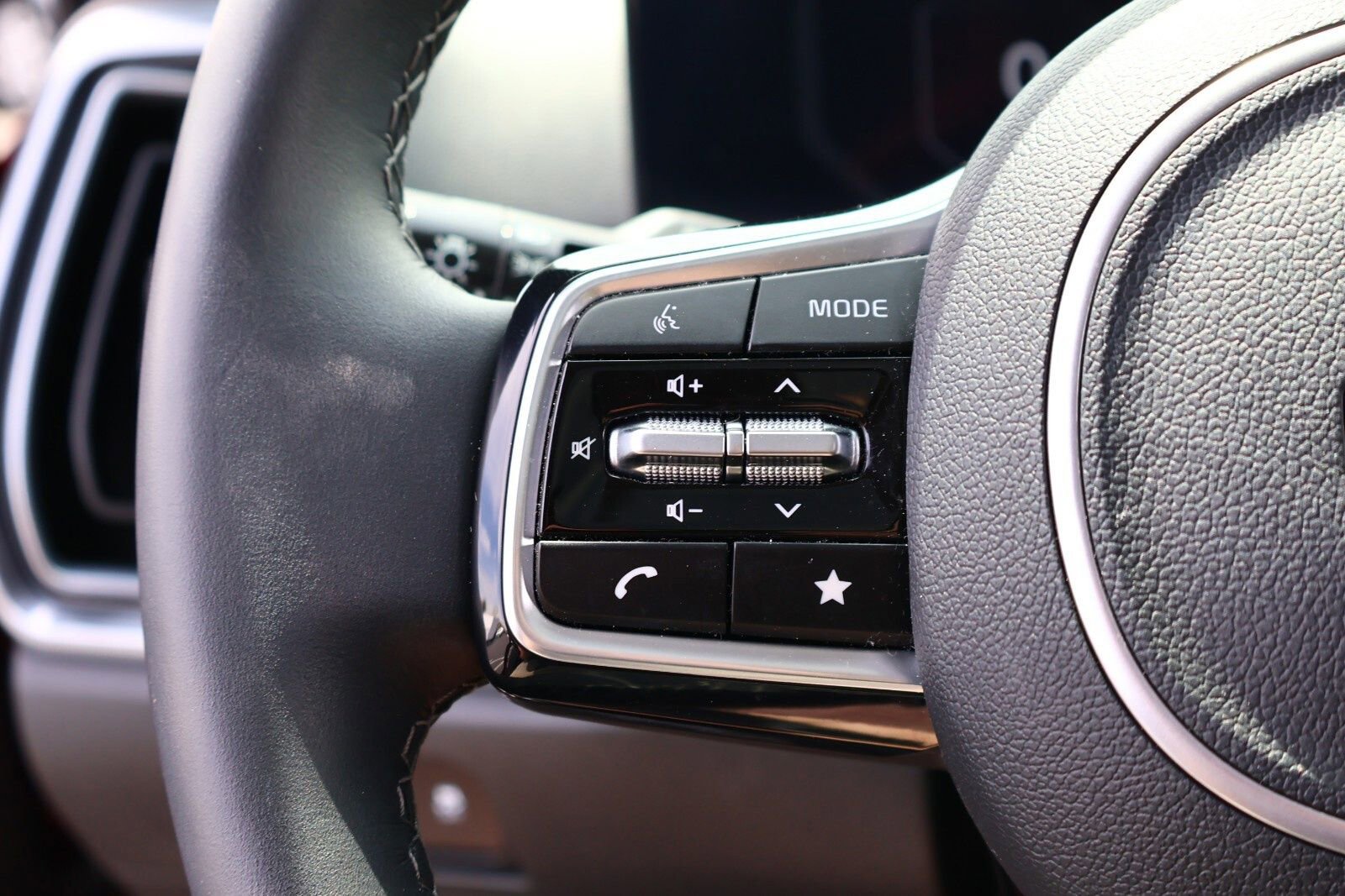 Used 2024 Kia Sorento SX image 29