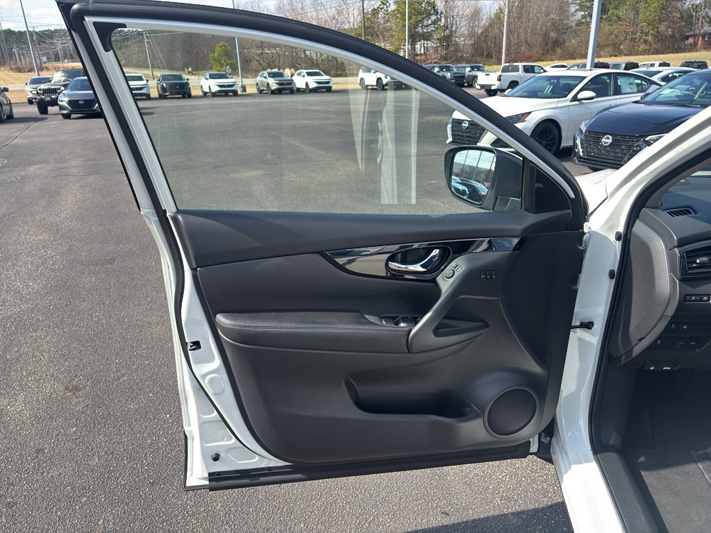 Used 2022 Nissan Rogue Sport SL w/ Premium Package image 10