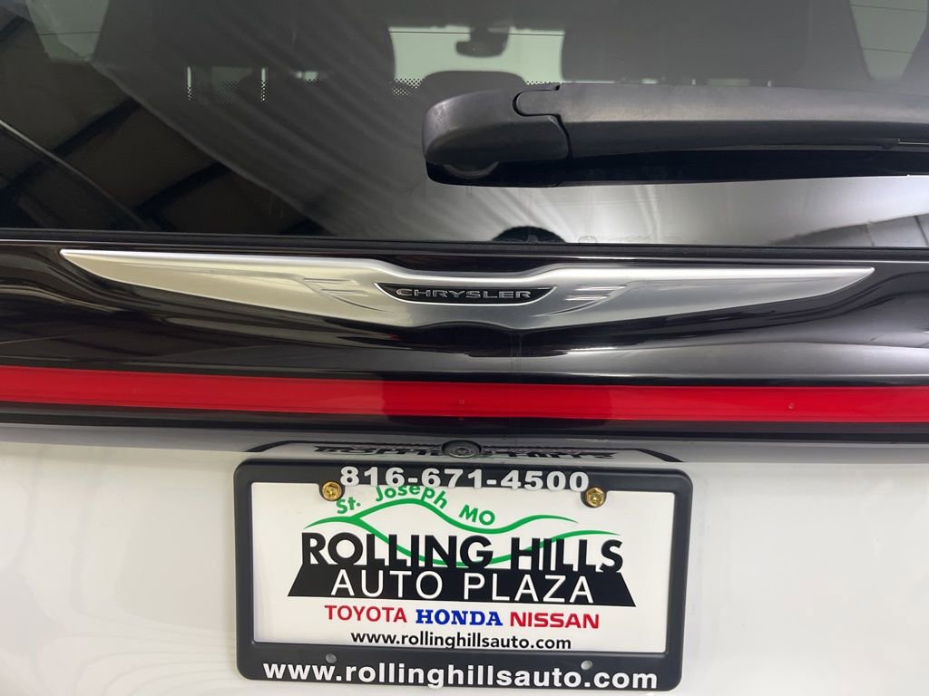 Used 2024 Chrysler Pacifica Touring-L image 44