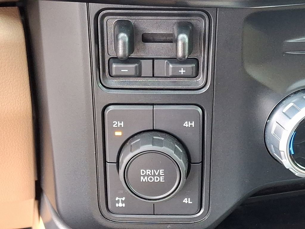 Used 2023 Ford F250 Lariat w/ Sport Appearance Package AWD/4WD image 26