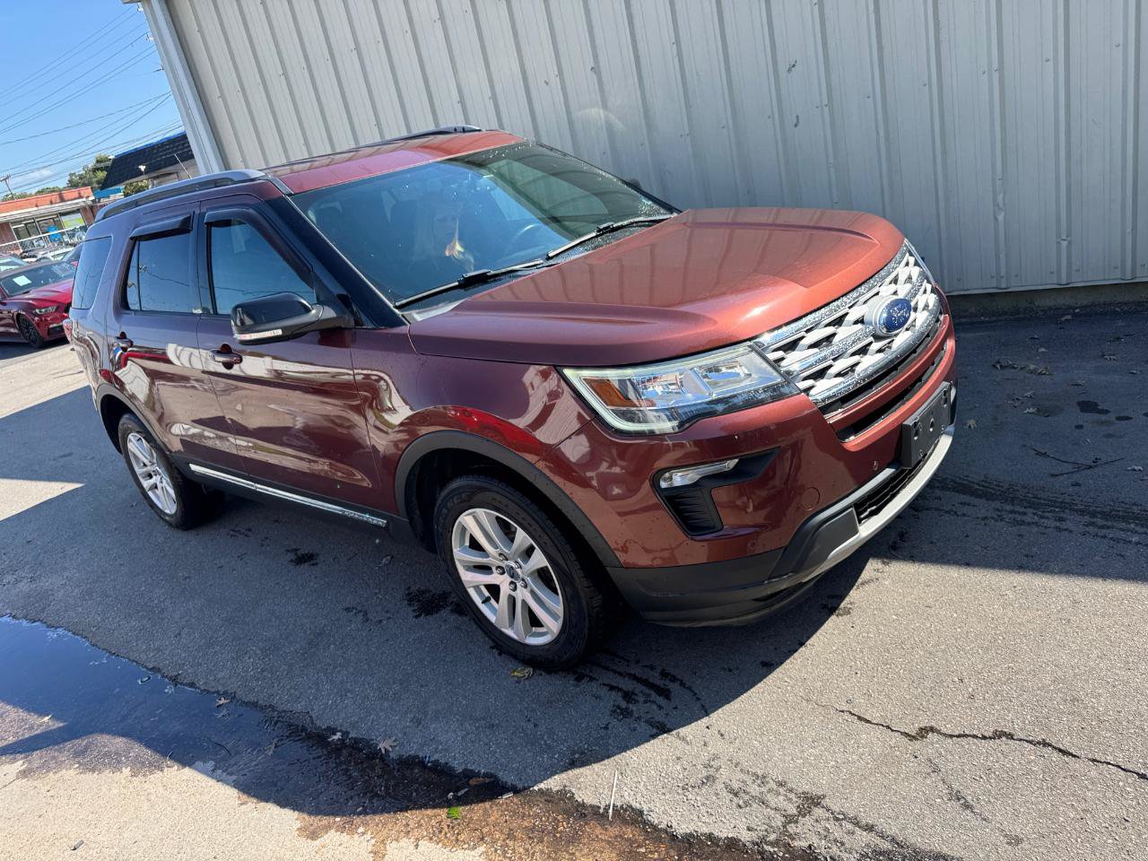 Used 2018 Ford Explorer XLT w/ Equipment Group 202A AWD/4WD image 2