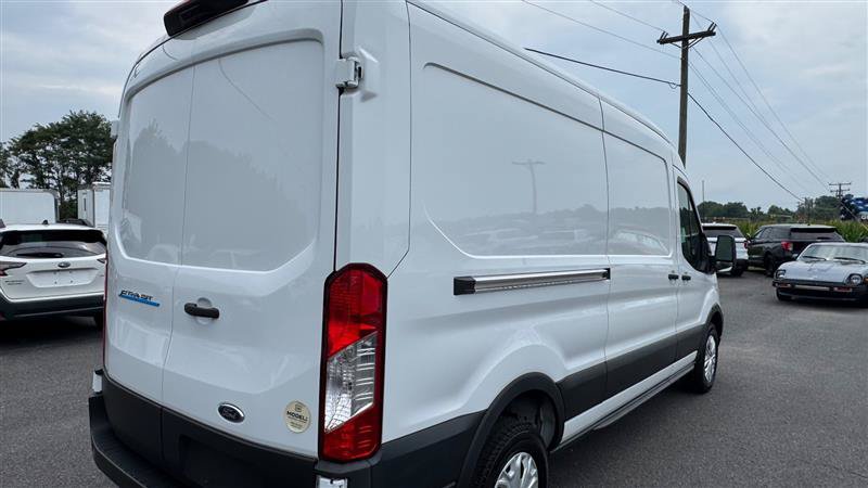 Used 2023 Ford E-Transit Medium Roof RWD image 26