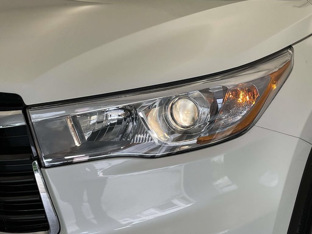 Used 2015 Toyota Highlander XLE AWD/4WD image 10