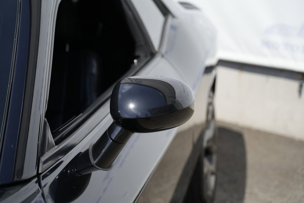 Used 2015 Dodge Challenger SXT image 14