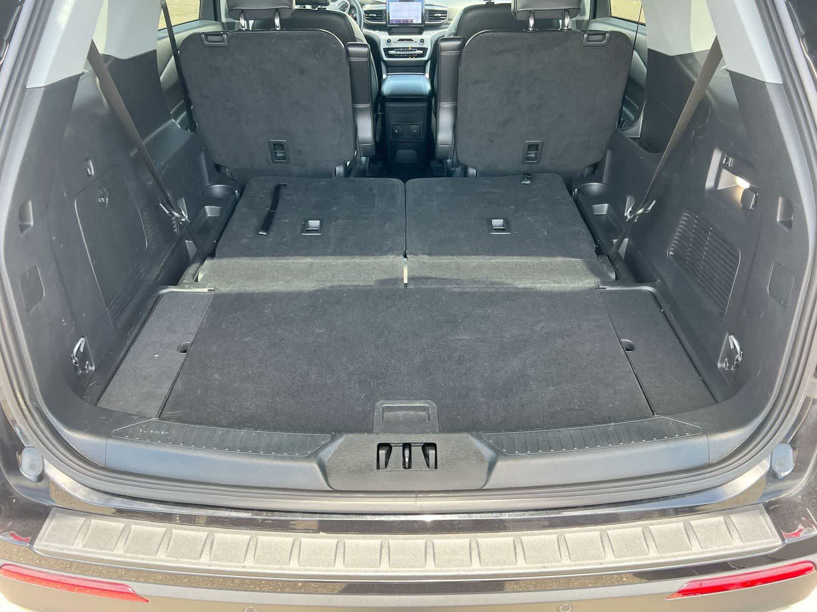Used 2023 Ford Explorer XLT w/ Equipment Group 202A AWD/4WD image 35