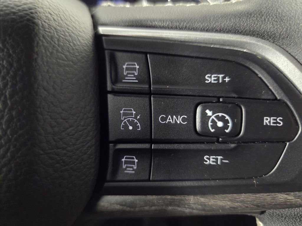 Certified 2025 Jeep Grand Cherokee Limited w/ MOPAR Finishing Package AWD/4WD image 20