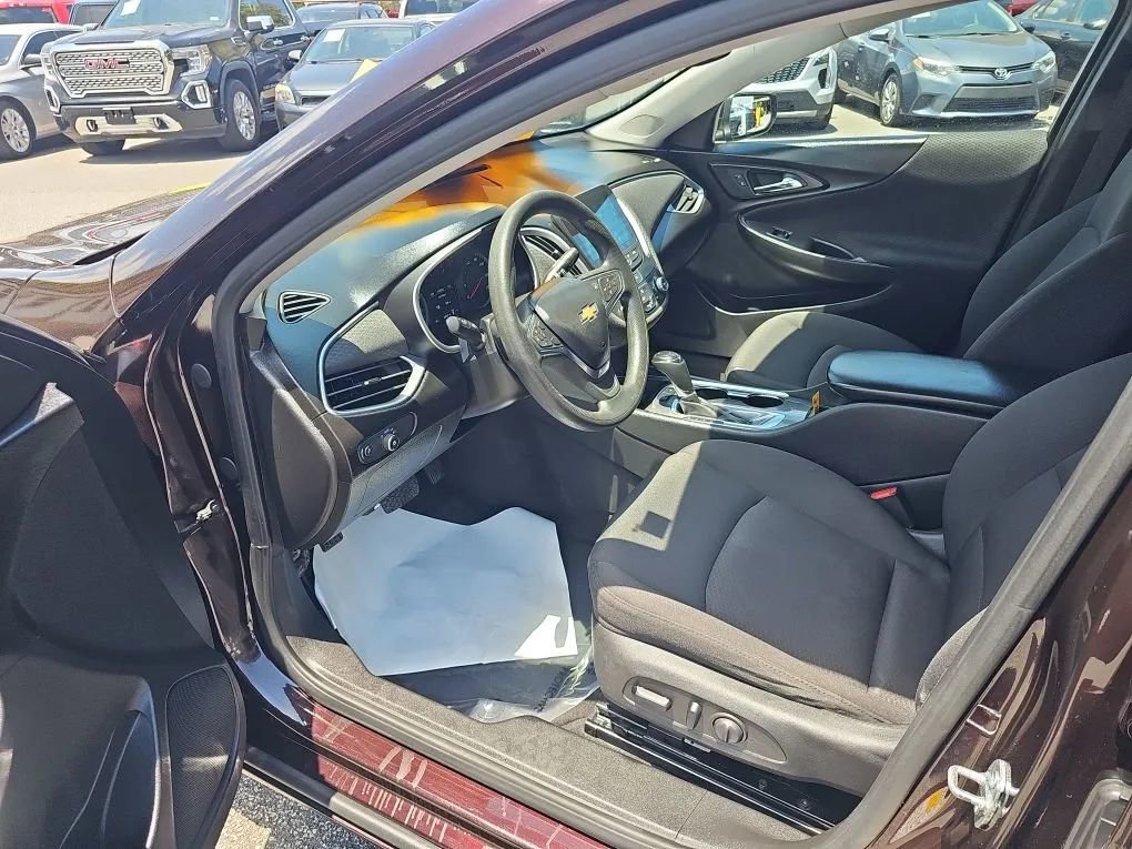 Used 2020 Chevrolet Malibu LS w/ Driver Confidence Package FWD image 9