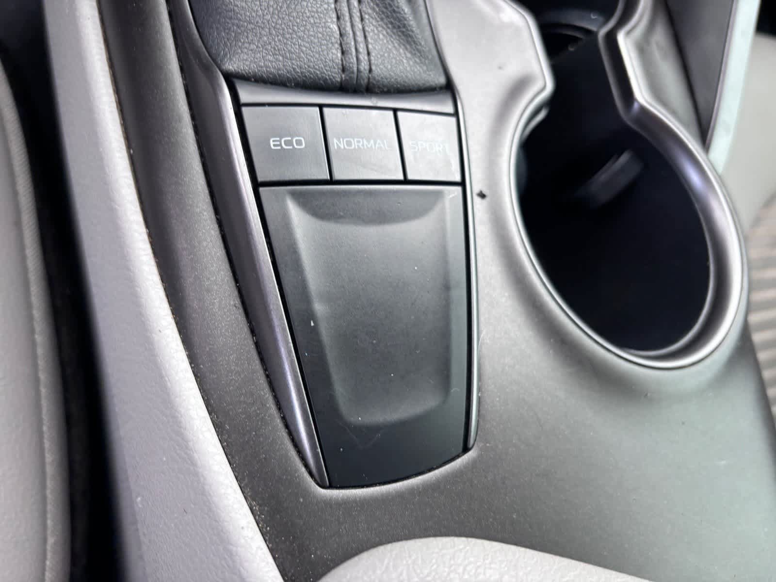 Used 2022 Toyota Camry SE FWD image 21