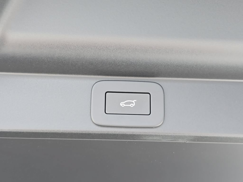 New 2026 Land Rover Range Rover Long Wheelbase SE AWD/4WD image 14