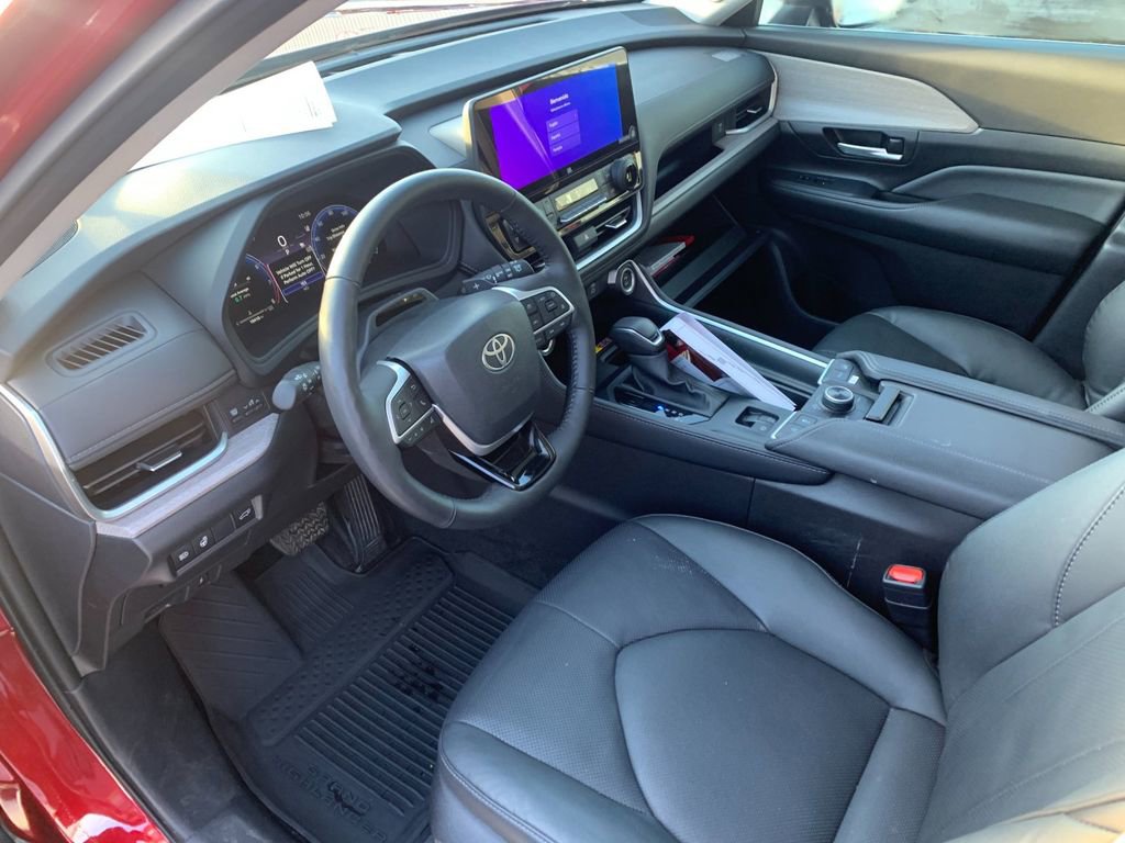Used 2025 Toyota Grand Highlander AWD image 10