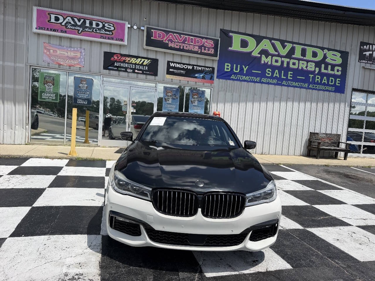 Used 2017 BMW 750i xDrive AWD/4WD image 3