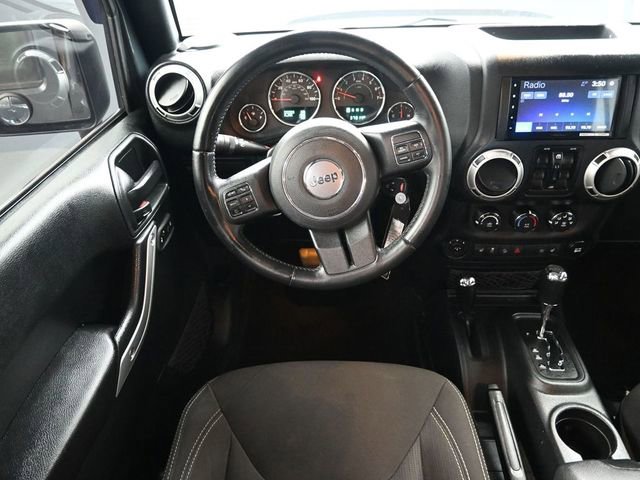 Used 2016 Jeep Wrangler Unlimited Rubicon w/ Connectivity Group image 9