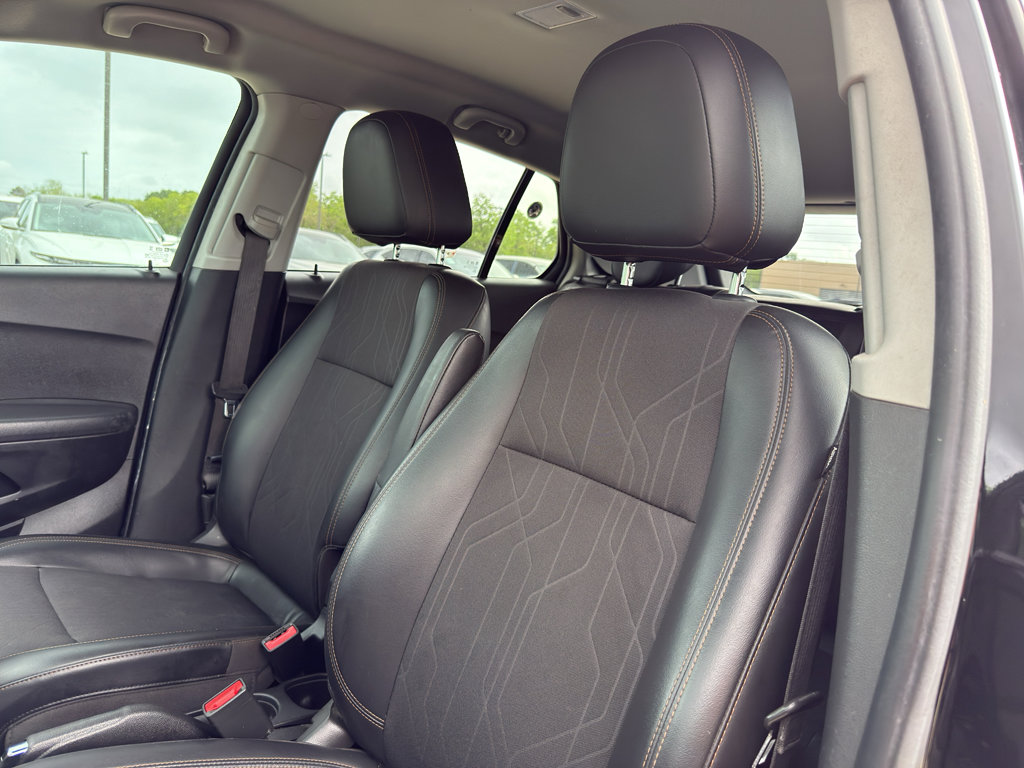 Used 2020 Chevrolet Trax LT w/ LT Convenience Package image 15