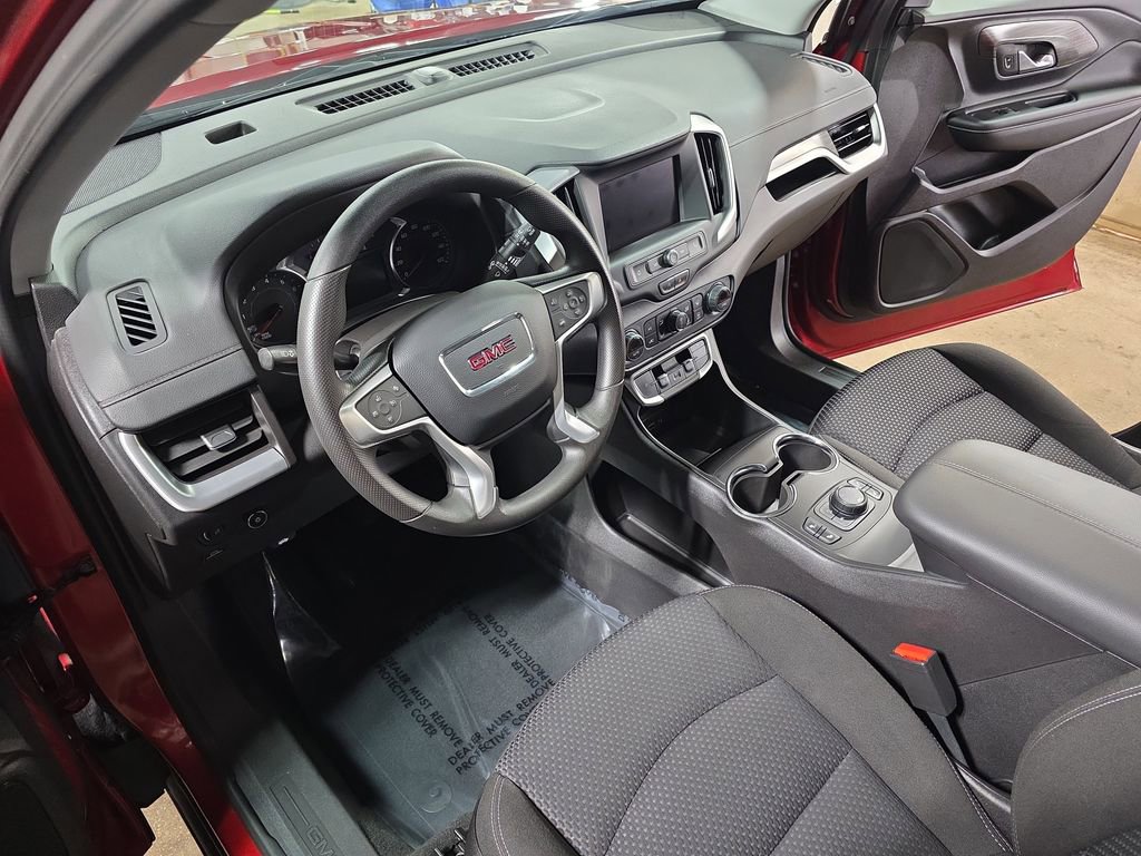 Used 2024 GMC Terrain SLE w/ Driver Convenience Package image 16
