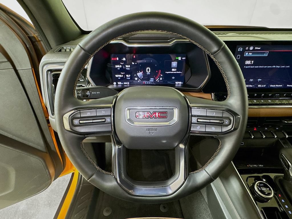 Certified 2026 GMC Canyon AT4 w/ AT4 Premium Package AWD/4WD image 9