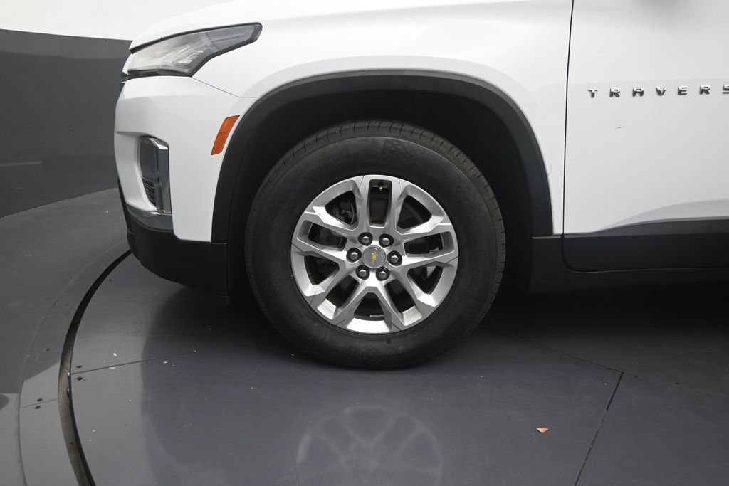 Used 2023 Chevrolet Traverse LS FWD image 9