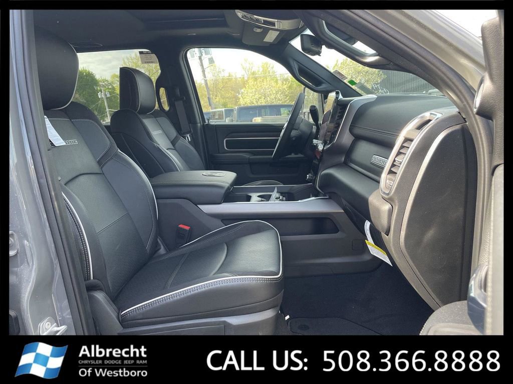New 2026 RAM 2500 Laramie AWD/4WD image 16