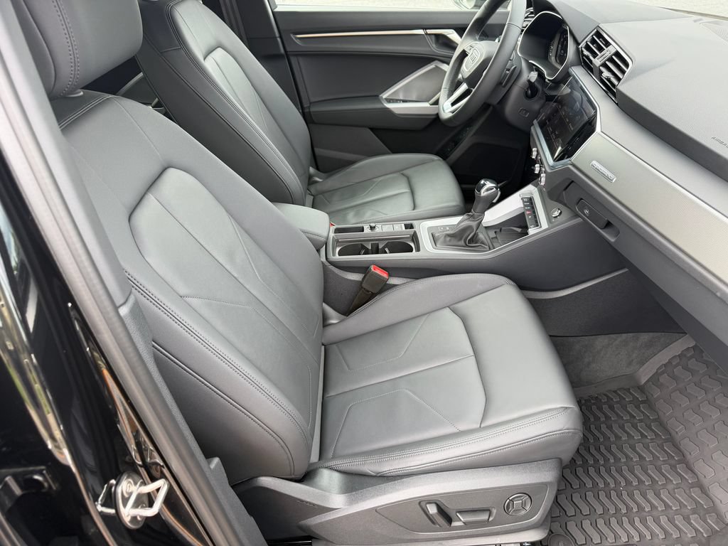 Certified 2025 Audi Q3 2.0T Premium w/ Convenience Package AWD/4WD image 15