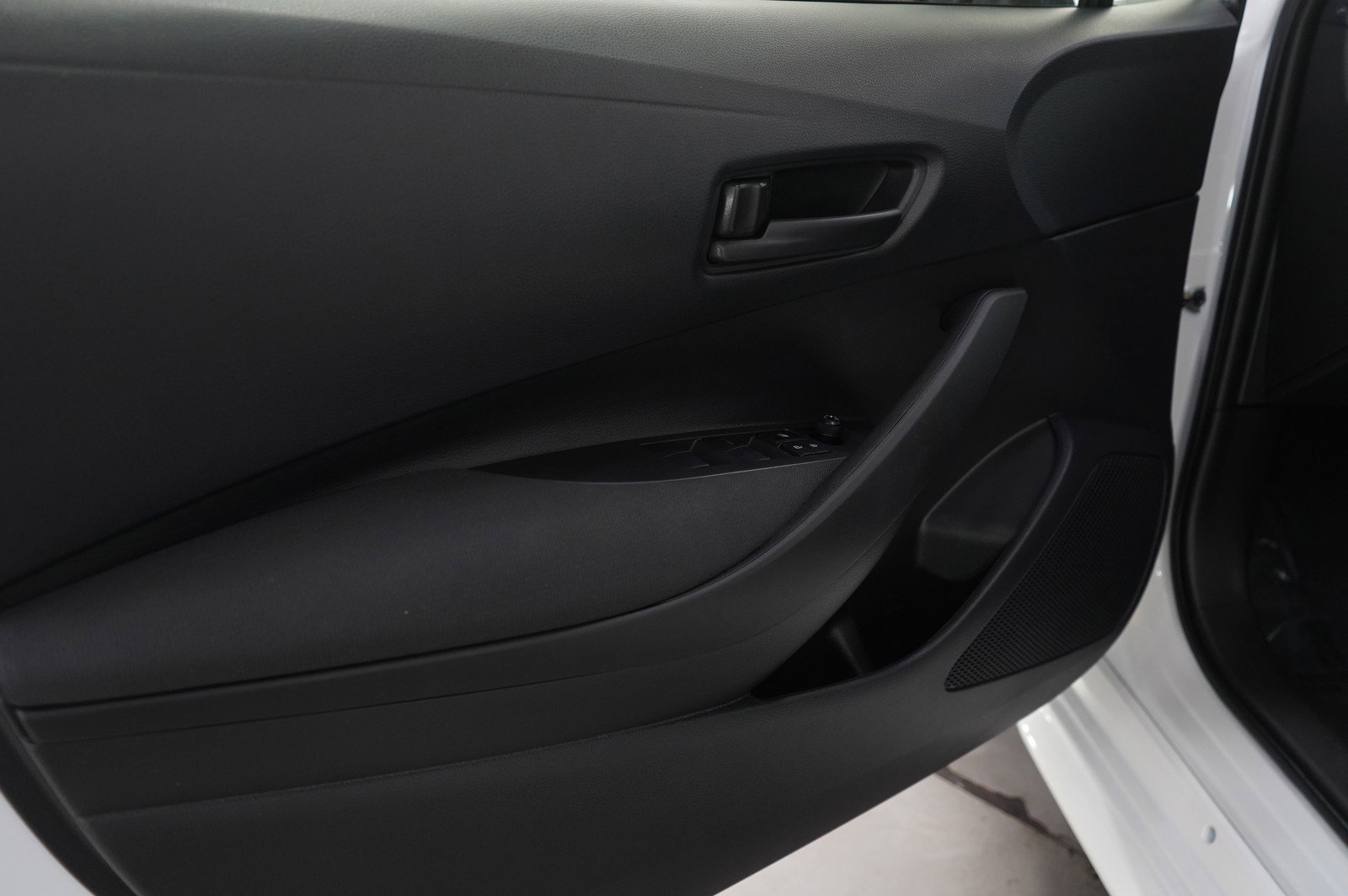 Used 2025 Toyota Corolla LE image 21