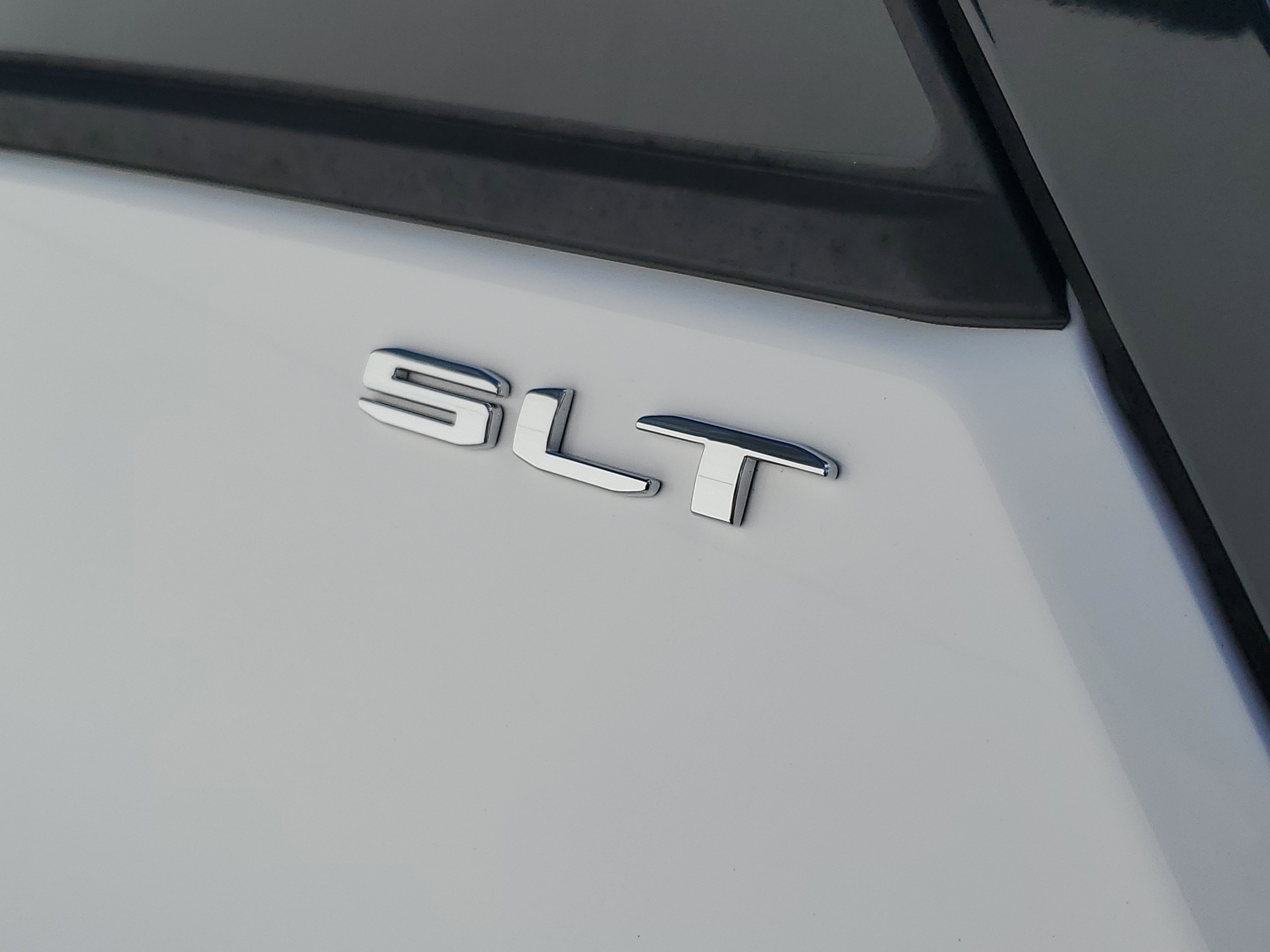 Used 2022 GMC Terrain SLT w/ Infotainment Package II image 7