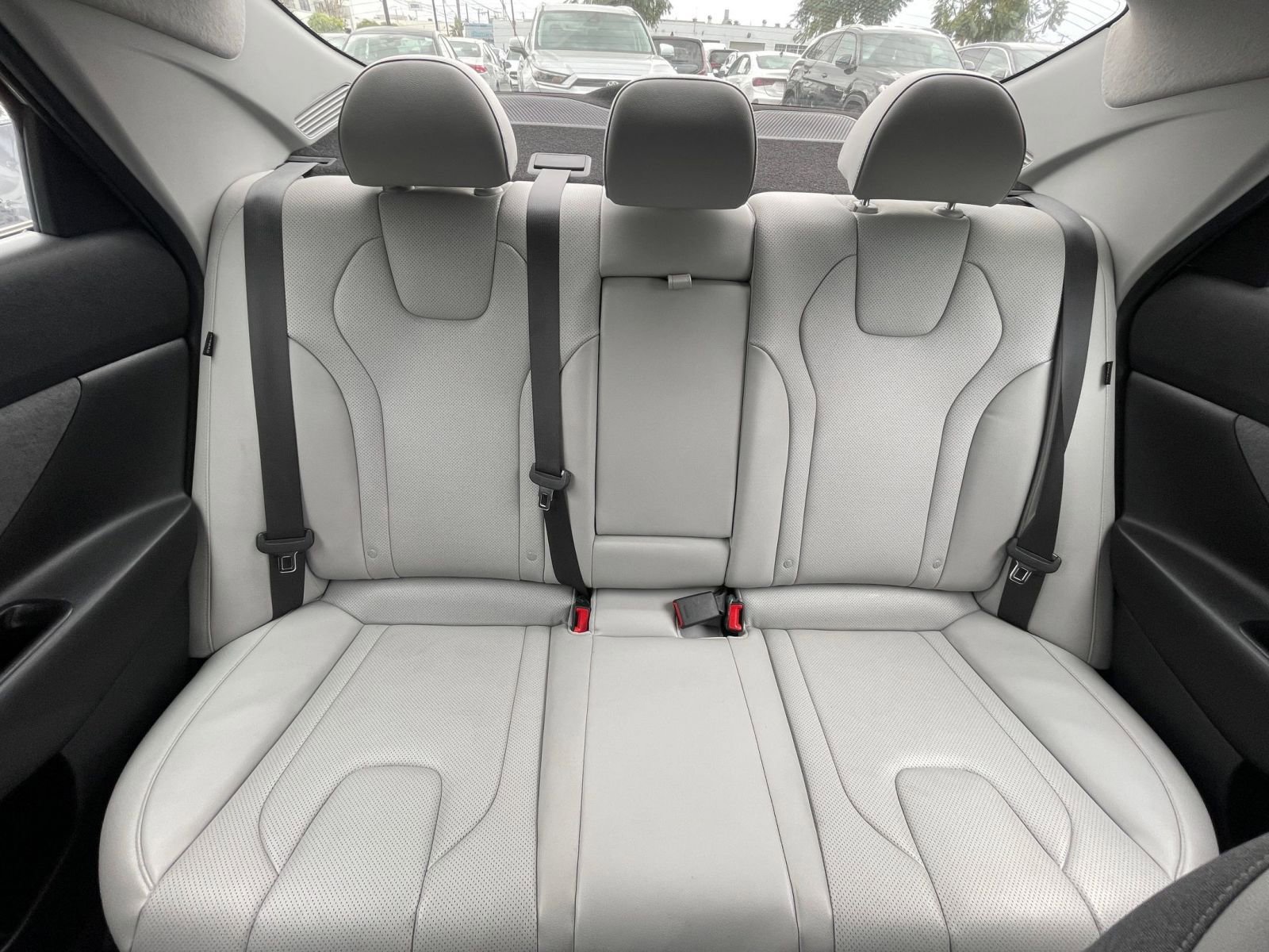 Used 2025 Hyundai Elantra Limited FWD image 41